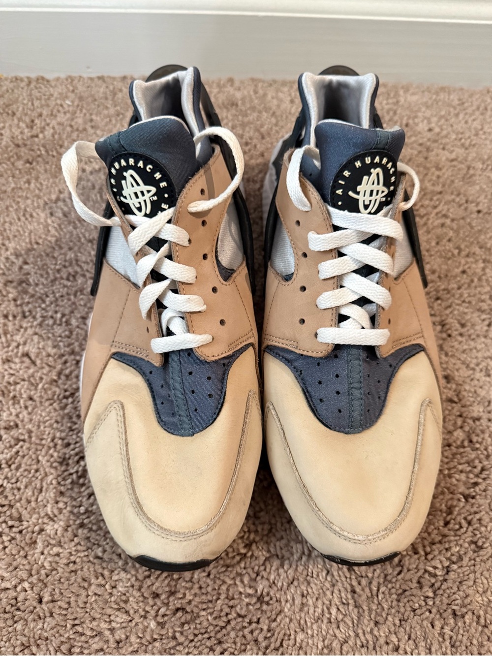 Nike Air Huarache Men’s Sneakers - Beige & Navy